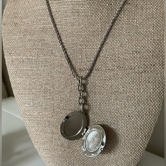Vintage Liz Claiborne Locket Necklace - Picture 2 of 3